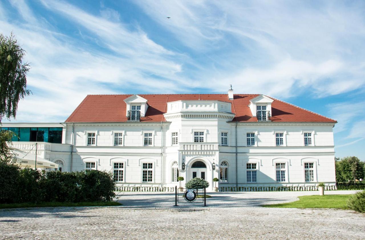 Palac Na Opieszynie Września Exteriör bild