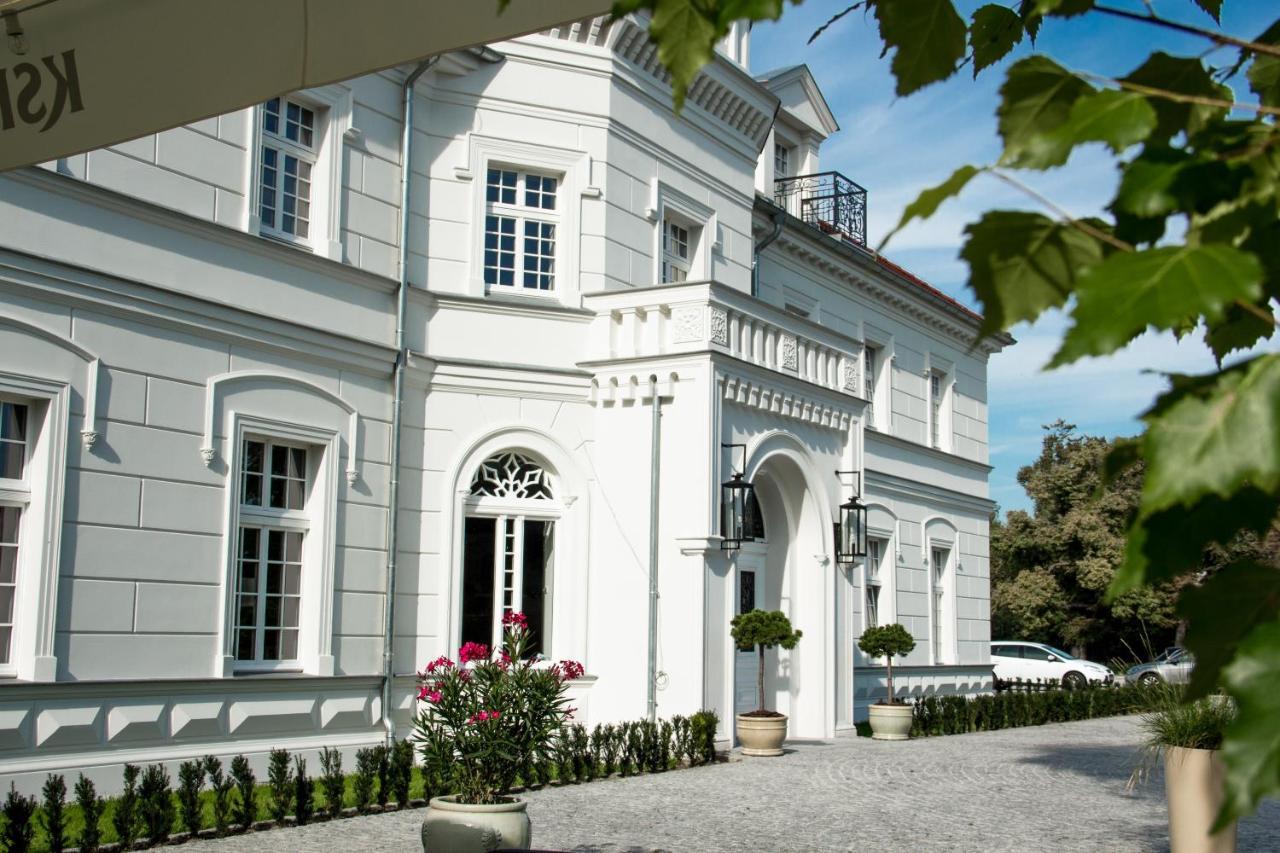Palac Na Opieszynie Września Exteriör bild